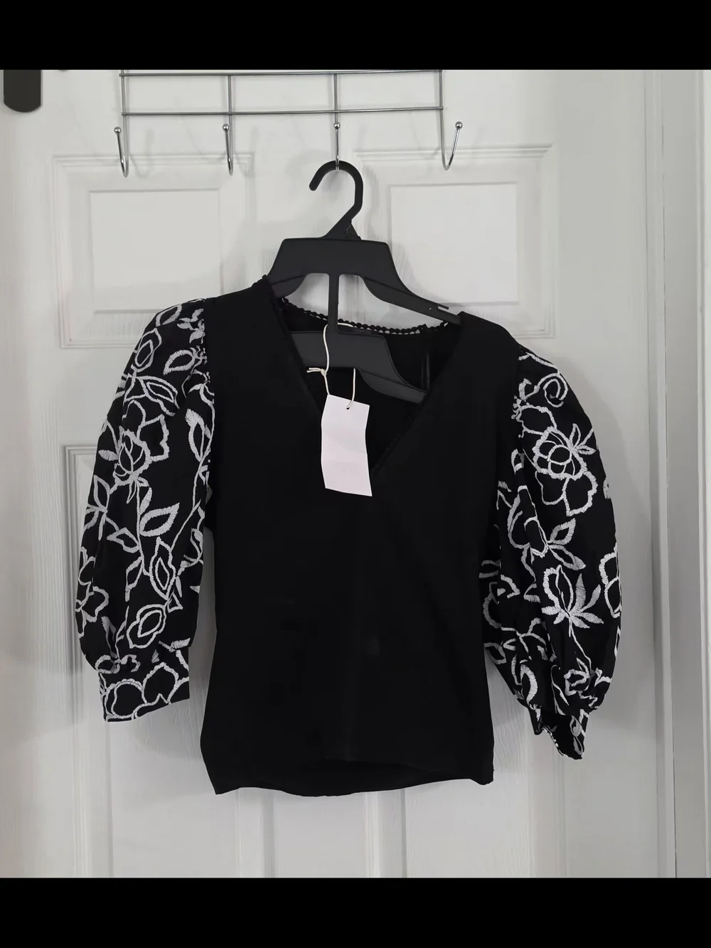 ZARA BRAND SZ MED Tshirt Top with Patterned Puff Sleeves NWT